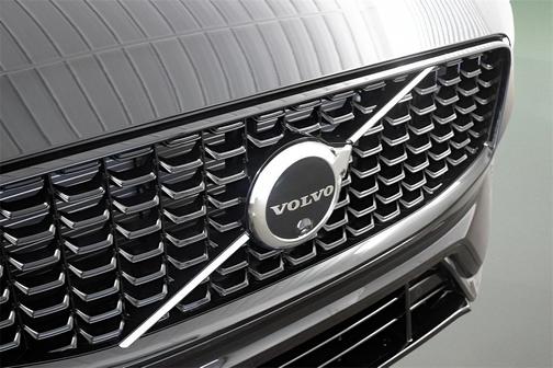 2025 Volvo XC60 Plug-In Hybrid T8 Plus