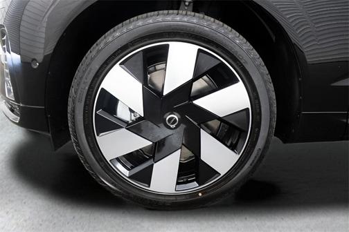 2025 Volvo XC60 Plug-In Hybrid T8 Plus