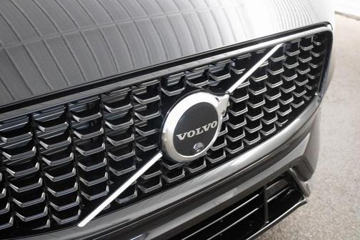 2025 Volvo XC60 Plug-In Hybrid T8 Plus