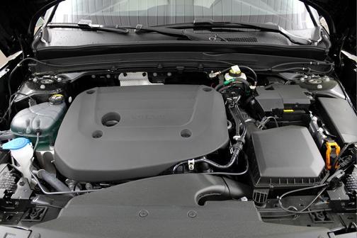 Onyx Black 2026 Volvo XC40 B5 Ultra