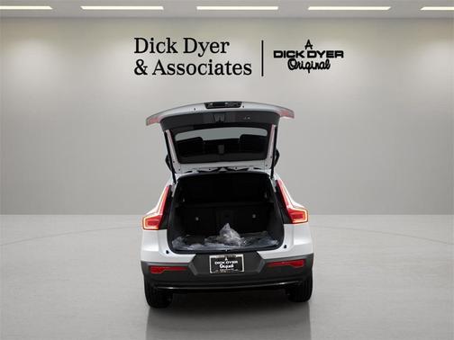 2026 Volvo XC40 B4 Plus