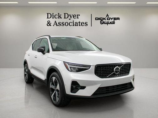 Crystal White 2026 Volvo XC40 B4 Plus