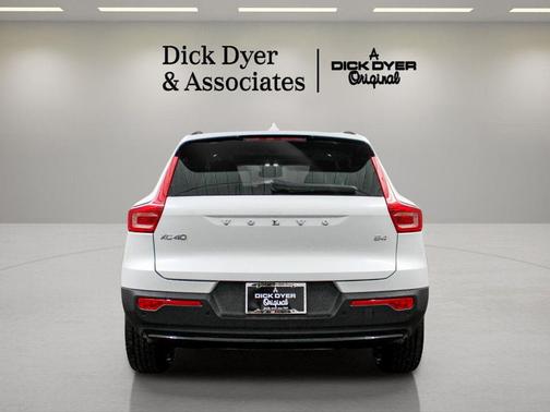 Crystal White 2026 Volvo XC40 B4 Plus