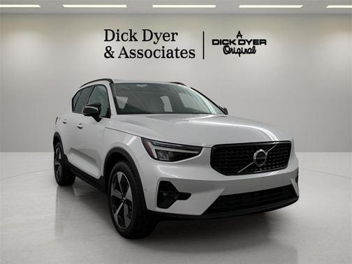 2026 Volvo XC40 B4 Plus
