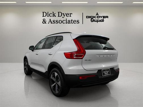 2026 Volvo XC40 B4 Plus