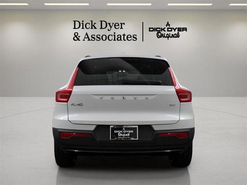 2026 Volvo XC40 B4 Plus