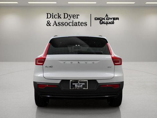 2026 Volvo XC40 B4 Plus