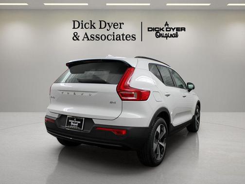 2026 Volvo XC40 B4 Plus