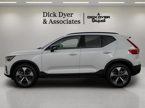 2026 Volvo XC40 B4 Plus