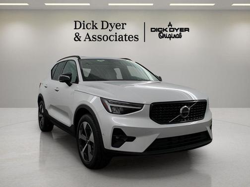 2026 Volvo XC40 B4 Plus