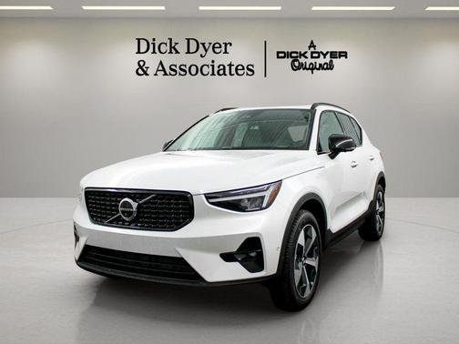 Crystal White 2026 Volvo XC40 B4 Plus