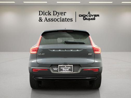 Forest Green 2026 Volvo XC40 B5 Plus