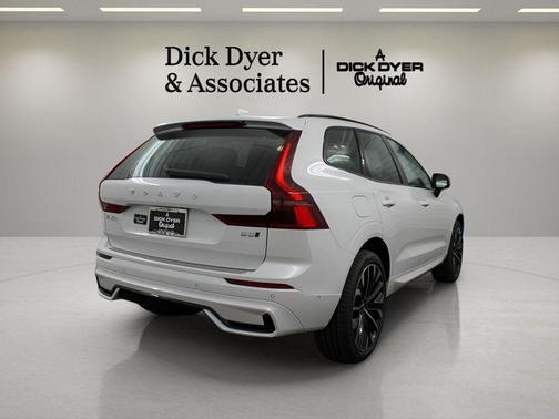 2026 Volvo XC60 B5 Ultra