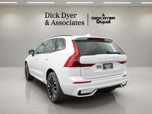Crystal White 2026 Volvo XC60 B5 Ultra