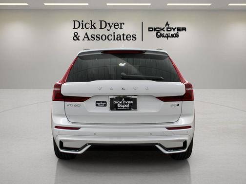 2026 Volvo XC60 B5 Ultra