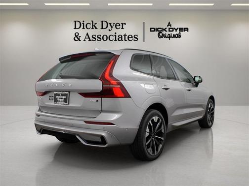 2026 Volvo XC60 B5 Plus Dark Theme