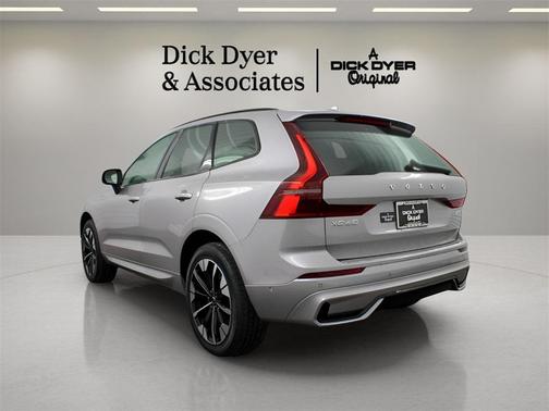 2026 Volvo XC60 B5 Plus Dark Theme