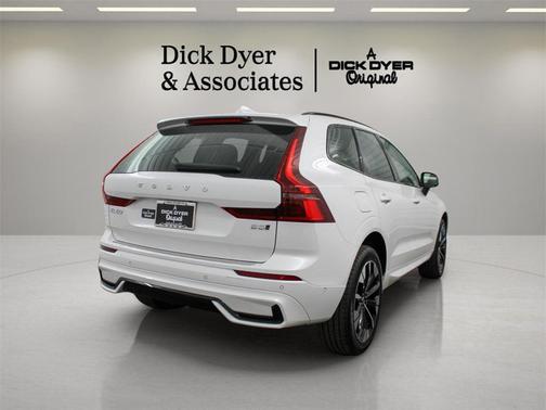 2026 Volvo XC60 B5 Plus