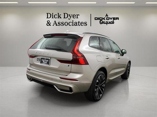 2026 Volvo XC60 B5 Ultra