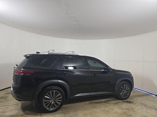 2022 Nissan Pathfinder SL 2WD