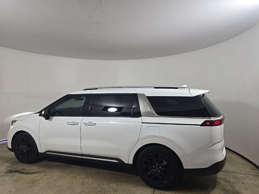 2023 Kia Carnival SX