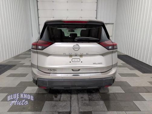 Champagne Silver Metallic 2025 Nissan Rogue SL