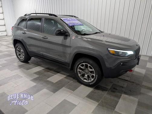 Sting-Gray Clearcoat 2022 Jeep Cherokee Trailhawk
