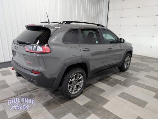 Sting-Gray Clearcoat 2022 Jeep Cherokee Trailhawk