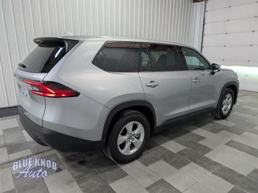 2025 Toyota Highlander LE