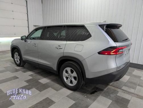 2025 Toyota Highlander LE