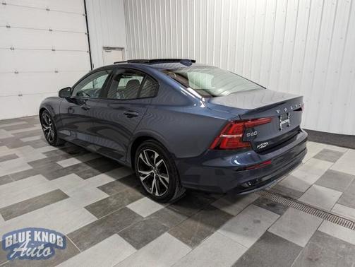 2024 Volvo S60 B5 Core Dark Theme