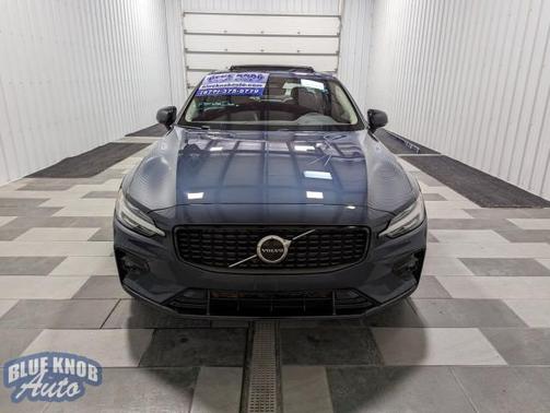 2024 Volvo S60 B5 Core Dark Theme