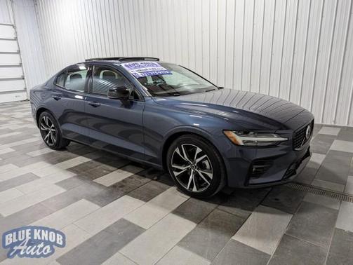 2024 Volvo S60 B5 Core Dark Theme