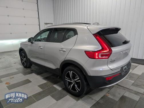 2025 Volvo XC40 B5 Core Bright Theme