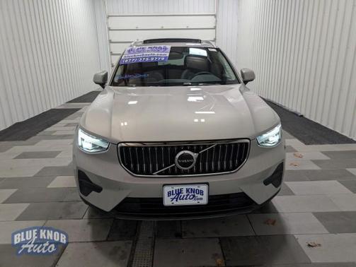 2025 Volvo XC40 B5 Core Bright Theme
