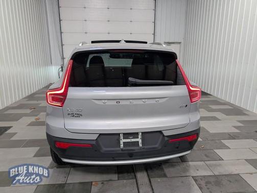 2025 Volvo XC40 B5 Core Bright Theme