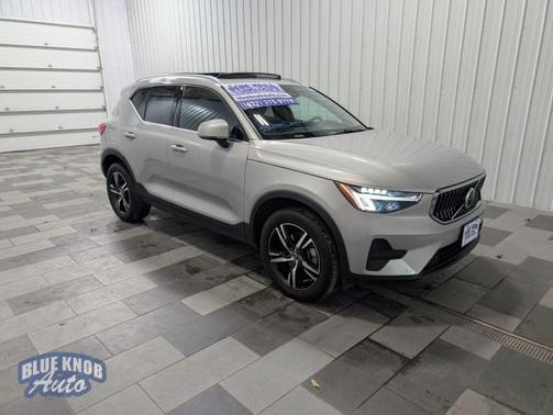 2025 Volvo XC40 B5 Core Bright Theme