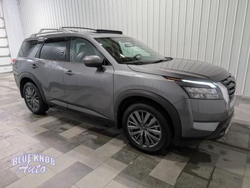 2025 Nissan Pathfinder SL 4WD