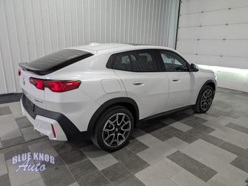 Mineral White Metallic 2026 BMW X2 xDrive28i