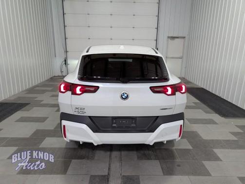 Mineral White Metallic 2026 BMW X2 xDrive28i