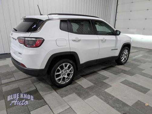 2022 Jeep Compass Latitude Lux