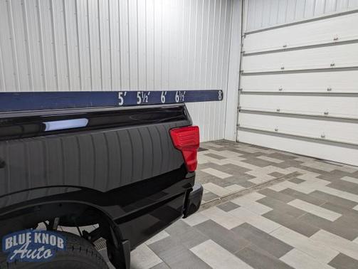 2024 Nissan Titan XD SV