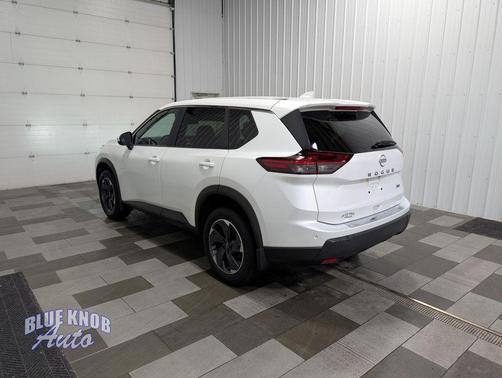 Everest White Pearl 2024 Nissan Rogue SV