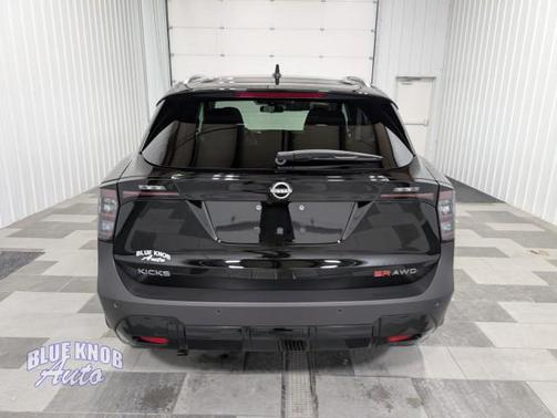 2025 Nissan Kicks SR