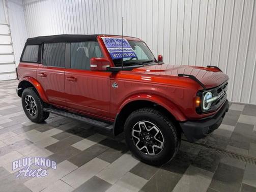 Hot Pepper Red Metallic Tinted Clearcoat 2022 Ford Bronco Outer Banks