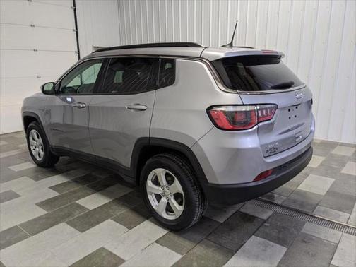 Photo 2 of 17 of 2019 Jeep Compass Latitude