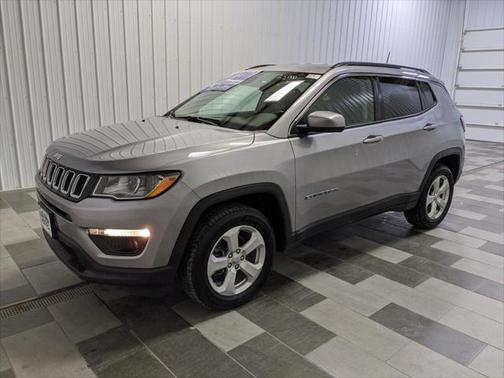 Photo 1 of 17 of 2019 Jeep Compass Latitude
