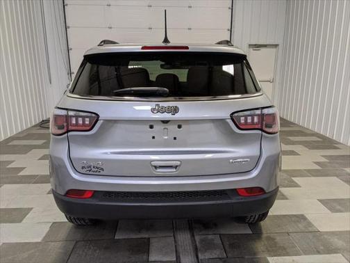 Photo 3 of 17 of 2019 Jeep Compass Latitude