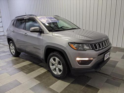 Photo 5 of 17 of 2019 Jeep Compass Latitude