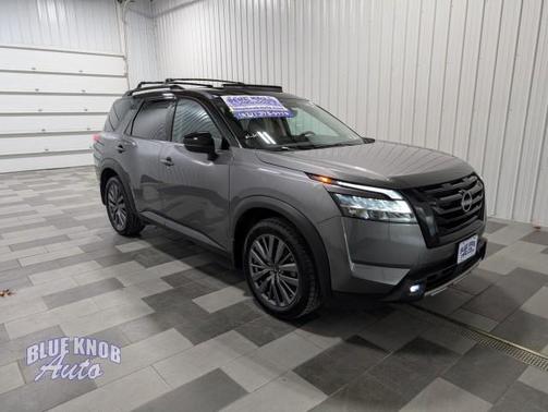 2023 Nissan Pathfinder SL 4WD